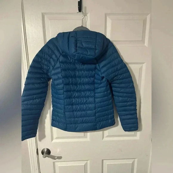 Patagonia Women’s Sweater Hoody - Picture 5 of 6